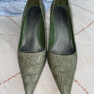 Nine West Olive Crocodile Pattern Heels